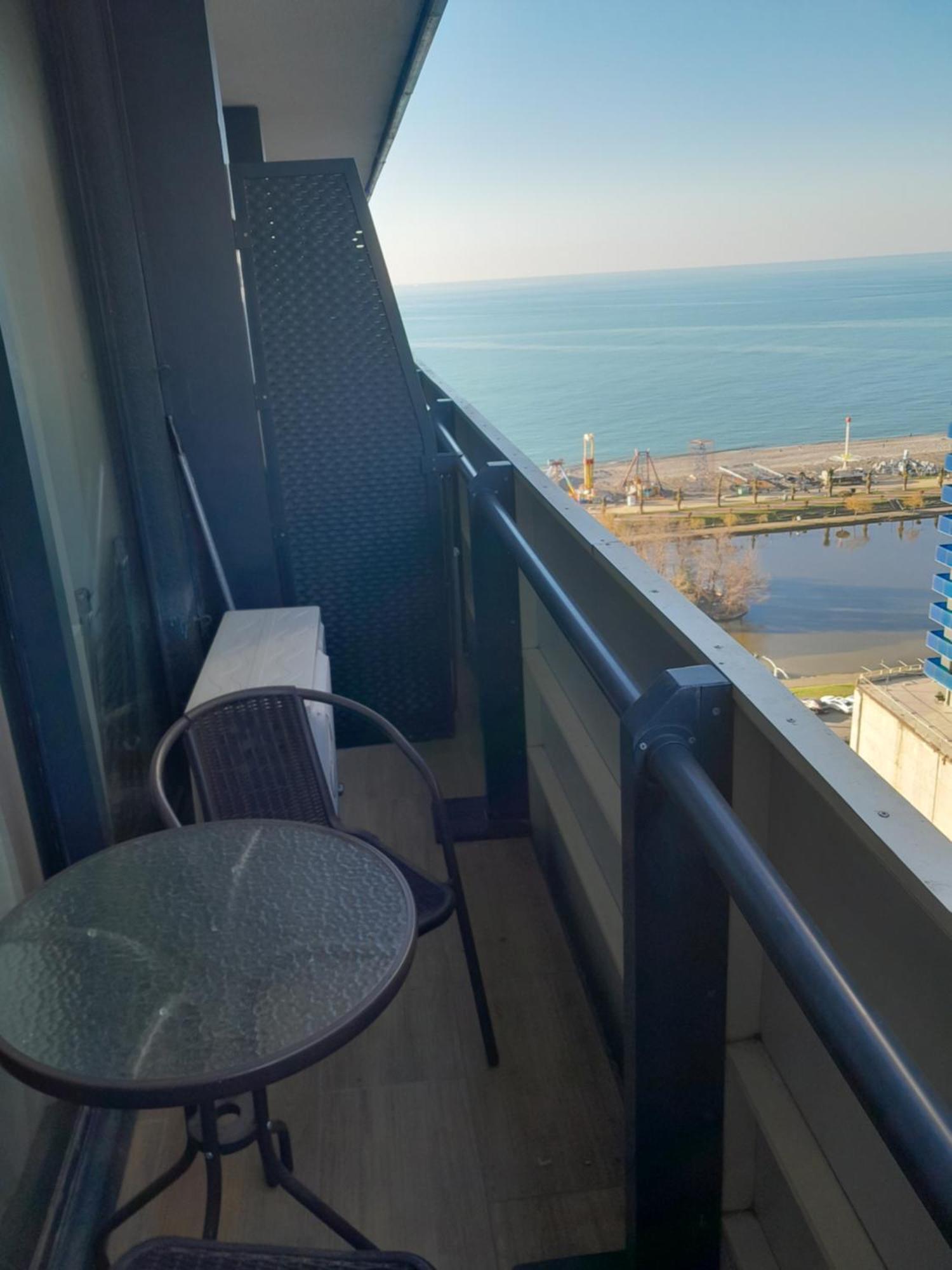 Smart Aparthotel Orbi City Batumi Exterior foto